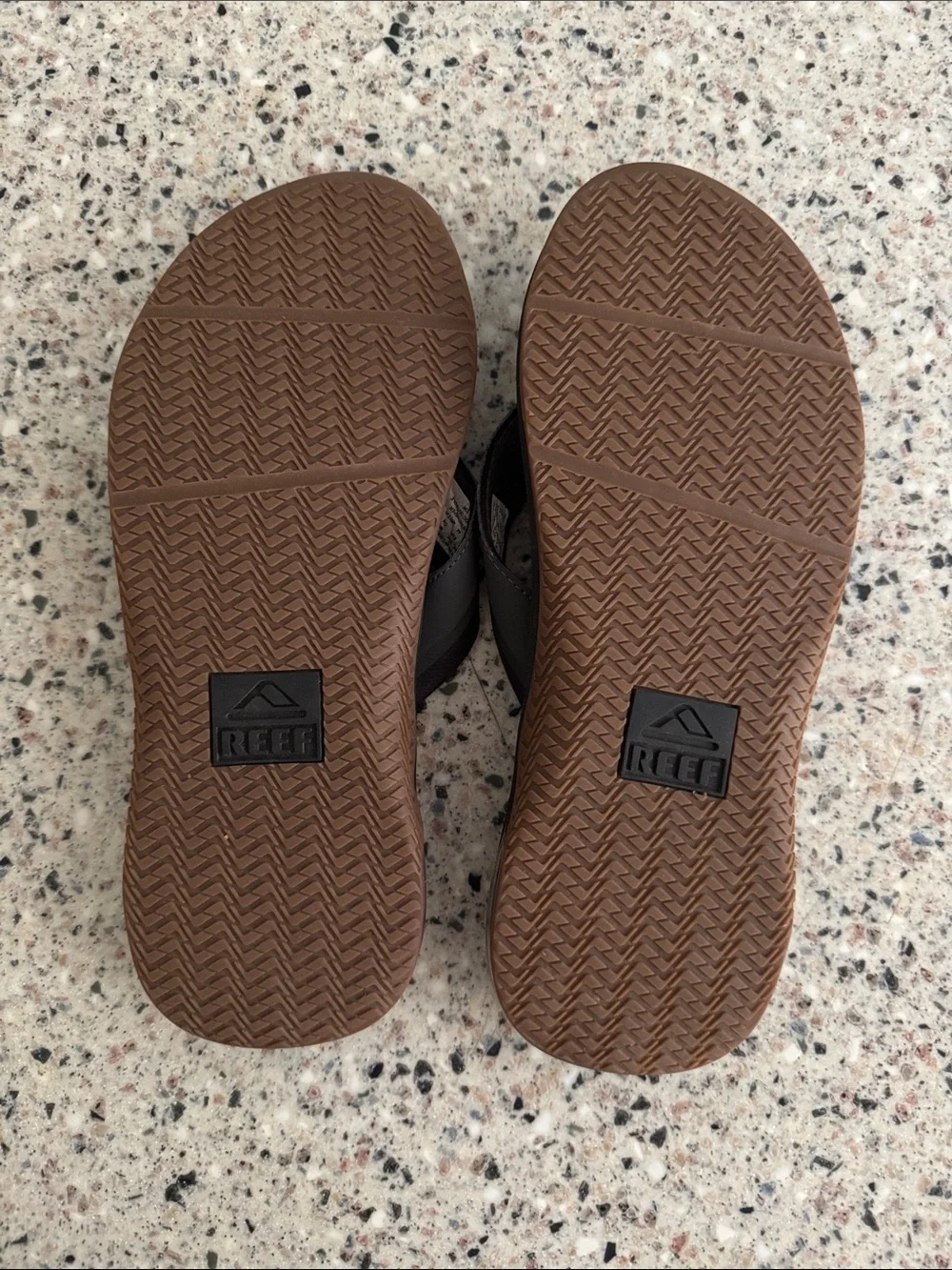 Reef Men's Black and Dark Gray Thong Sandals